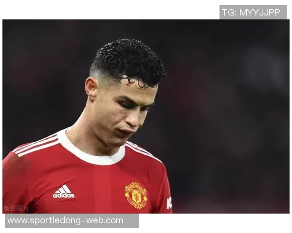 拜仁官方分享罗贝里经典怼脸自拍合照引发球迷热议与感动