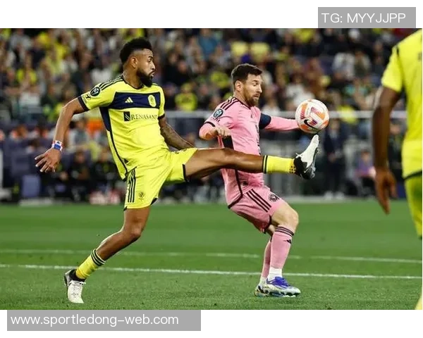 迈阿密半场落后纳什维尔门将失误送点苏牙中柱球队零射正 迈阿密半场落后纳什维尔门将失误送点苏牙中柱球队零射正